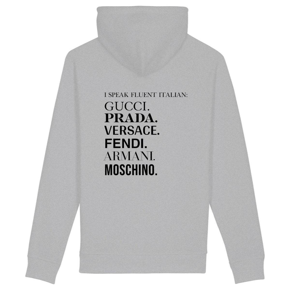 Sweat unisexe écoresponsable gris avec texte imprimé 'I speak fluent Italian' et marques de luxe italiennes. Style streetwear oversized en matériaux bio.