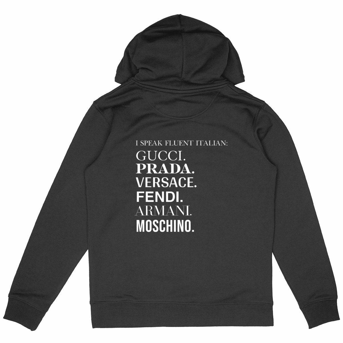 Sweat-shirt oversized unisexe noir avec texte imprimé 'I speak fluent Italian' listant des marques de luxe italiennes comme Gucci et Prada. Style streetwear écoresponsable.